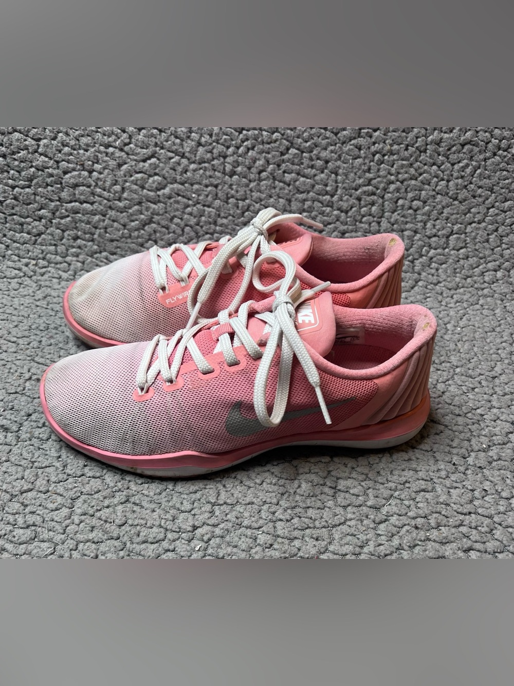 Nike Flex Supreme TR 5 Sneakers Women’s Size 5.5 Pink And White